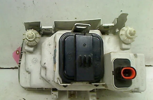 Phare droit Volkswagen POLO III (6N1) 75 1.6 (1994-1999) occasion