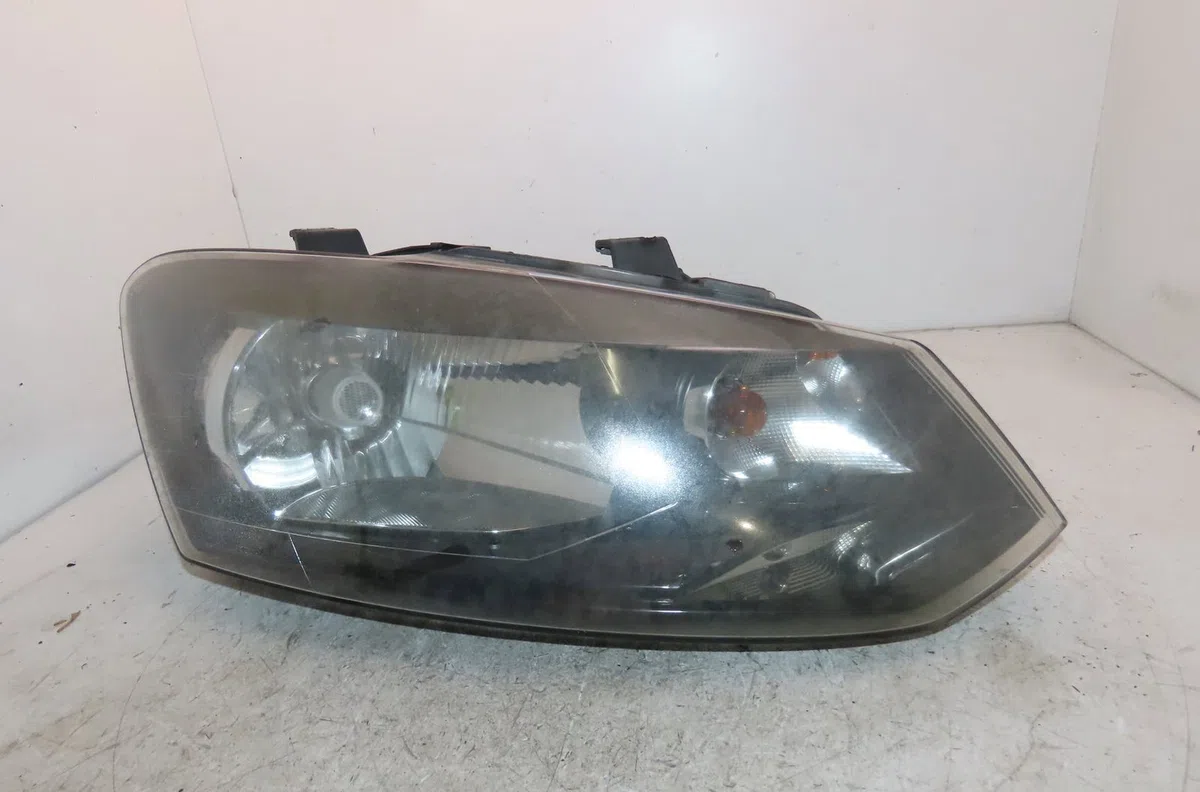 Phare droit Volkswagen POLO V (6R1, 6C1) 1.2 tdi (2009) 5 portes occasion