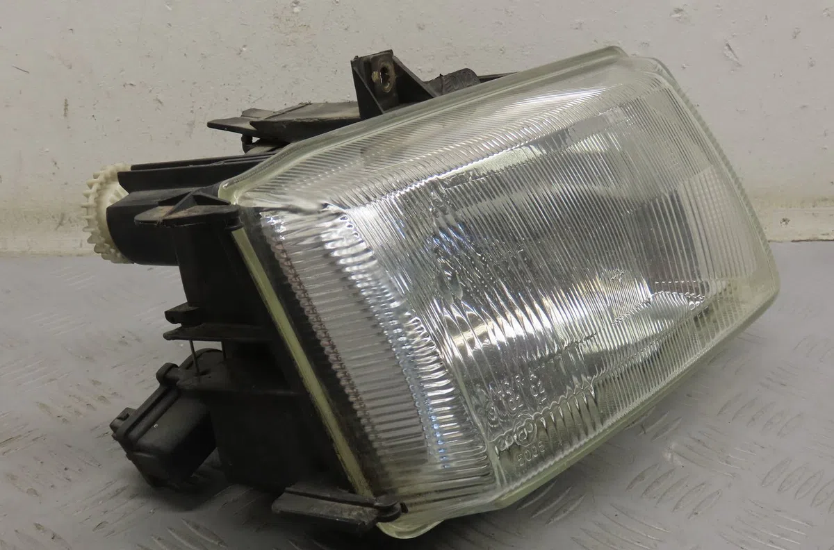 Phare droit Volkswagen POLO Variant (6V5) 1.4 (1997-2001) occasion