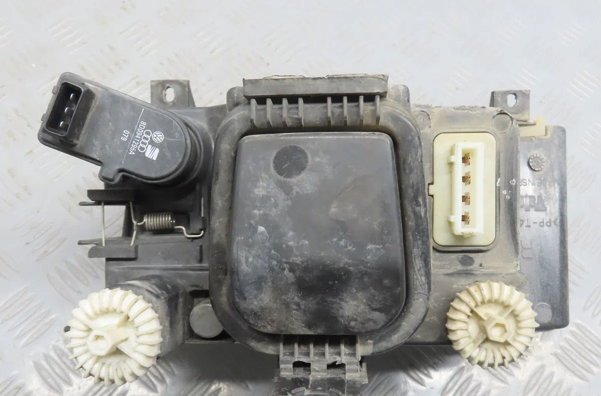 Phare droit Volkswagen POLO Variant (6V5) 1.4 (1997-2001) occasion