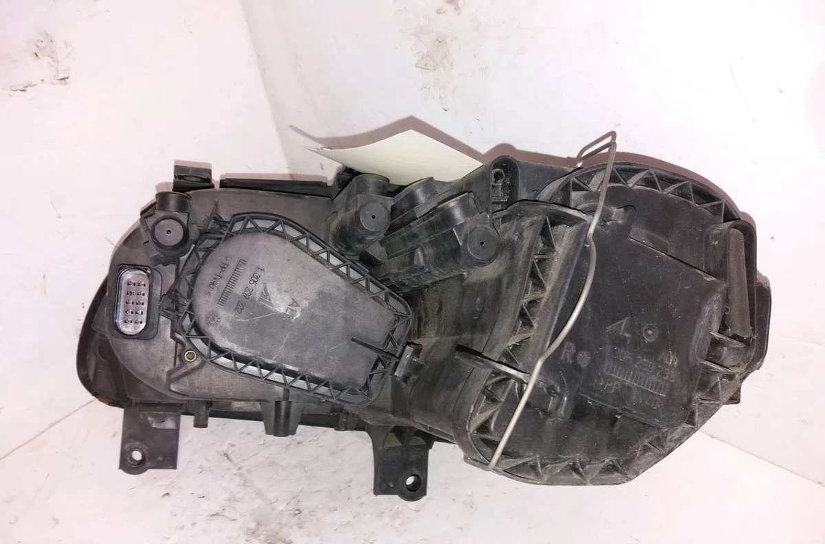 Phare droit Volkswagen TOURAN (1T1, 1T2) 2.0 tdi (2003-2010) 5 portes occasion