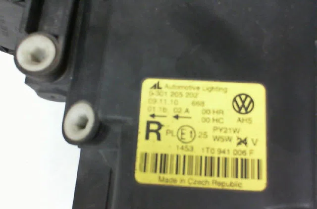Phare droit VOLKSWAGEN TOURAN I  2.0 TDI 140ch occasion
