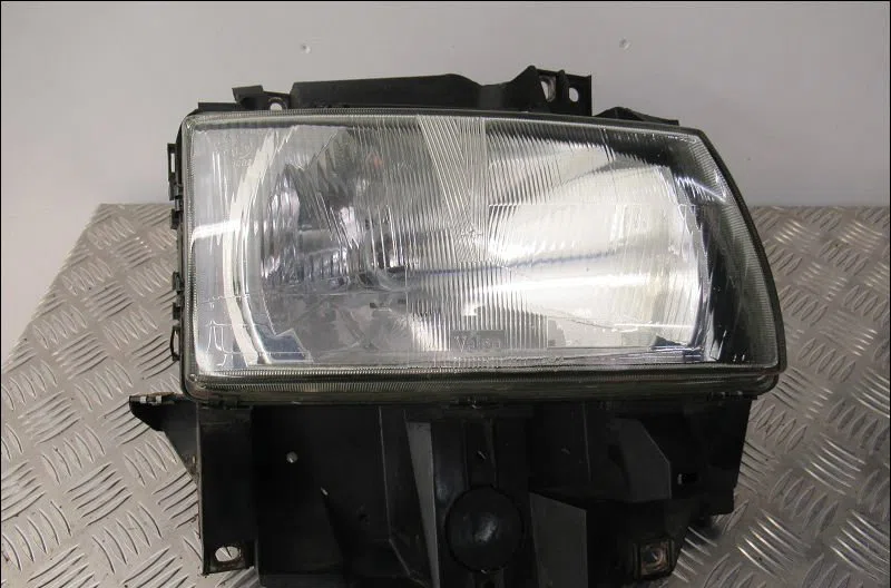 Phare droit Volkswagen TRANSPORTER IV Camionnette (70A, 70H, 7DA, 7DH) 2.5 tdi (1995-2003) occasion
