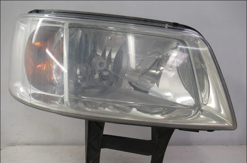 Phare droit Volkswagen TRANSPORTER V Camionnette (7HA, 7HH, 7EA, 7EH) 2.5 tdi (2003-2009) occasion