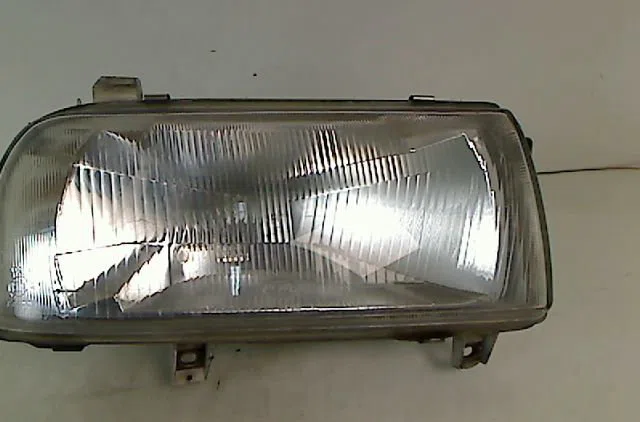 Phare droit VOLKSWAGEN VENTO 1993 occasion
