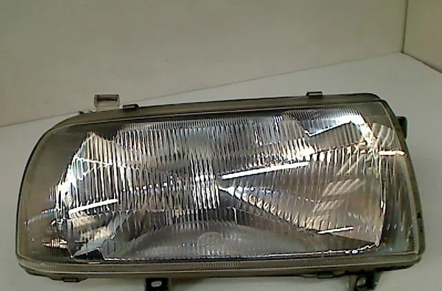 Phare droit VOLKSWAGEN VENTO 1998 occasion