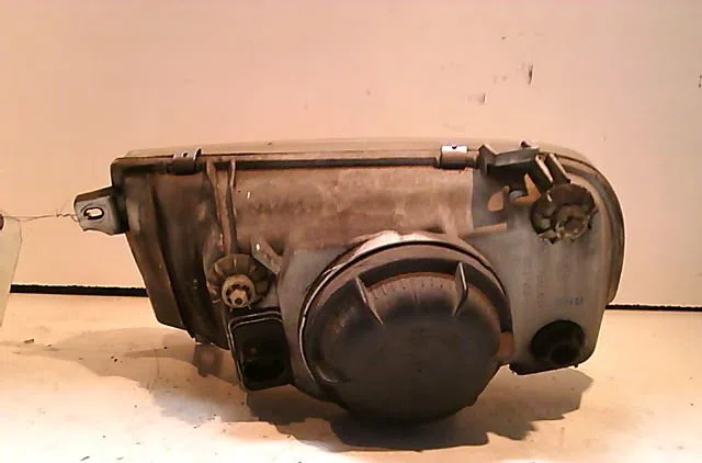 Phare droit VOLKSWAGEN VENTO occasion
