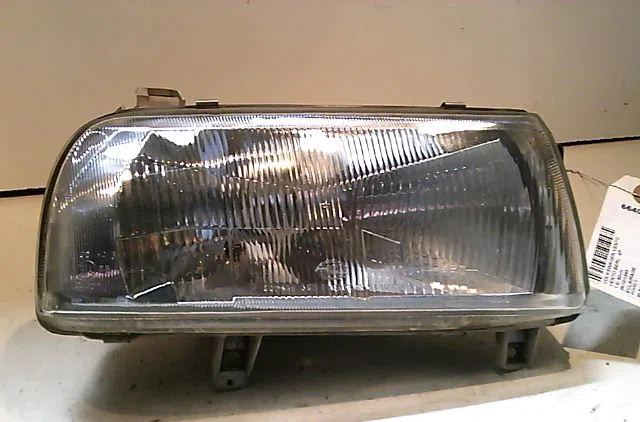 Phare droit VOLKSWAGEN VENTO occasion