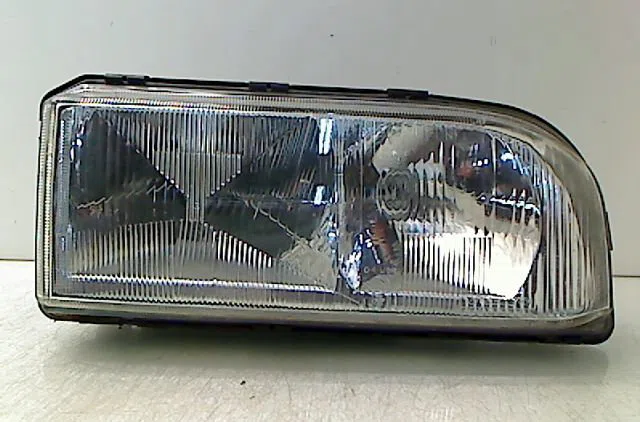 Phare droit VOLVO 850 1996 occasion