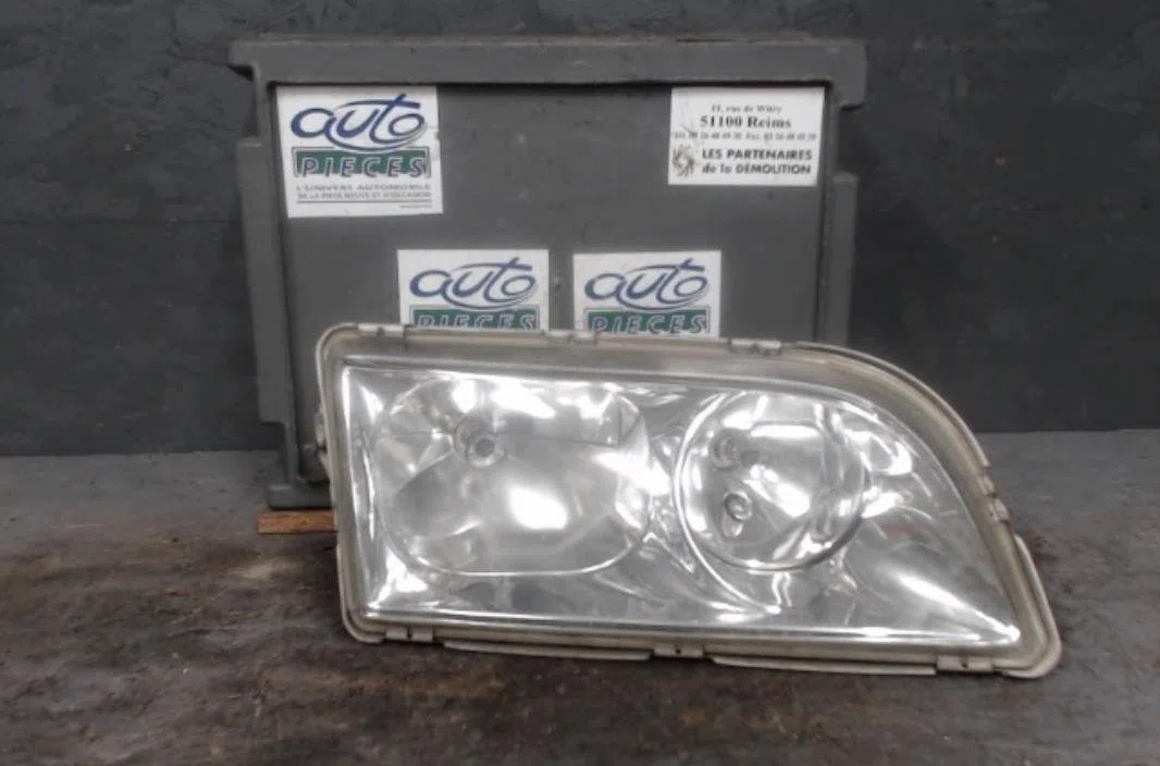 Phare droit VOLVO V 40 1  V 40 1 PHASE 1 BREAK occasion