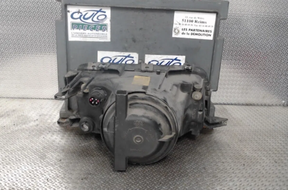 Phare gauche Audi 80 B4 A trois volumes (8C2) 1.9 td (1991-1994) occasion