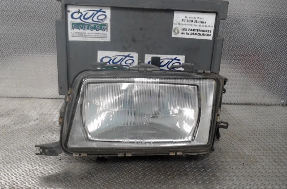 Phare gauche Audi 80 B4 A trois volumes (8C2) 1.9 td (1991-1994) occasion