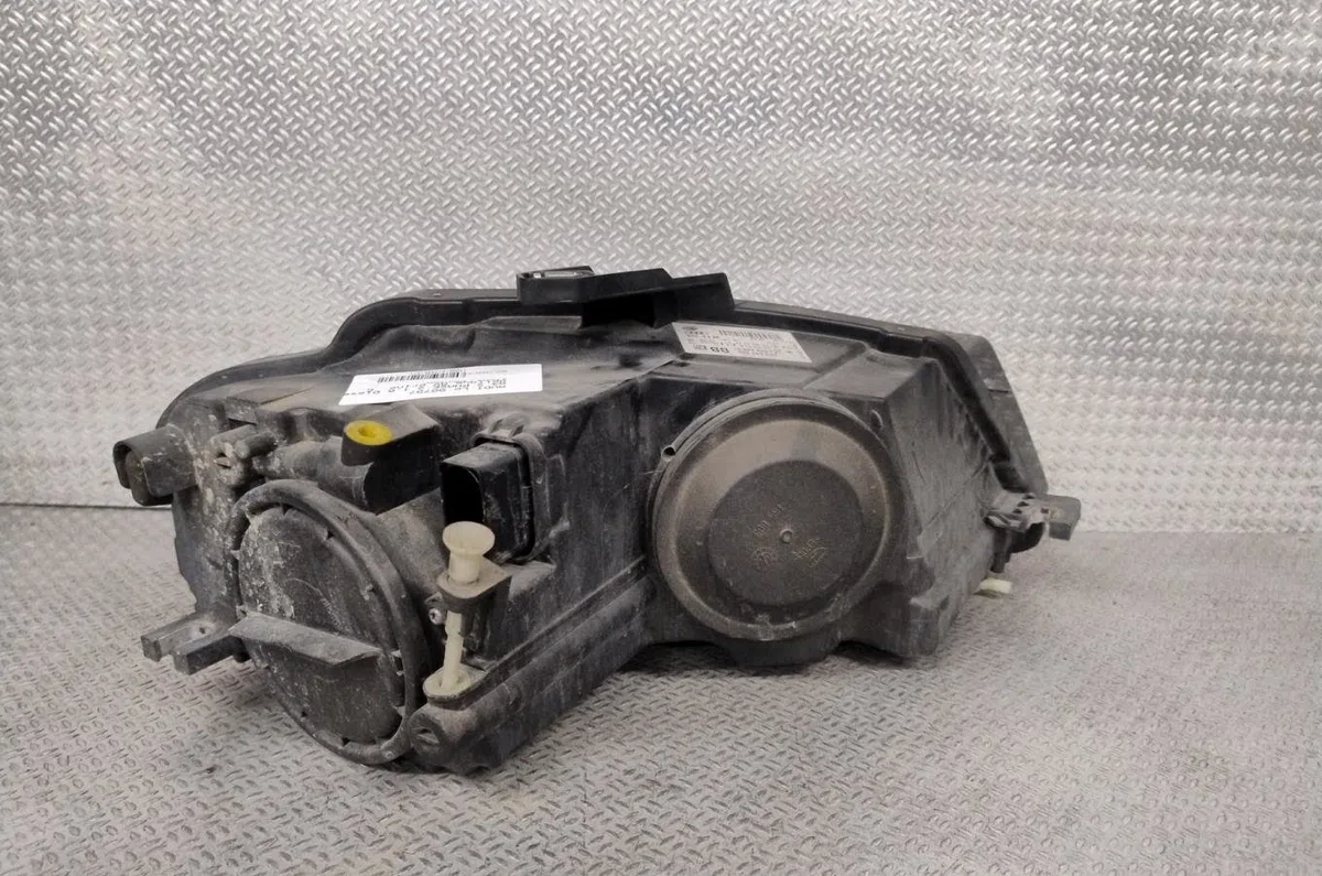 Phare gauche Audi A3 (8P1) 1.6 tdi (2009-2012) occasion