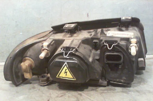 Phare gauche AUDI A4 2002 occasion