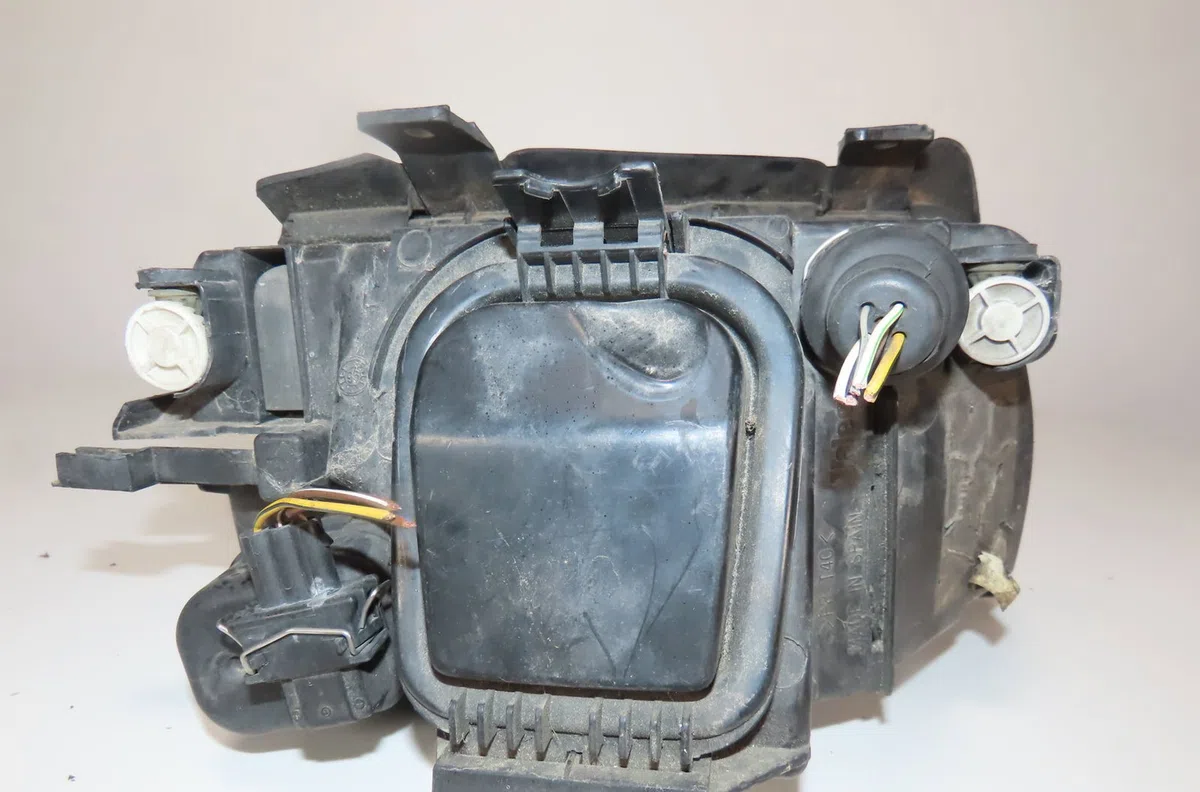 Phare gauche Audi A4 B5 Avant (8D5) 1.9 tdi (1996-2001) occasion