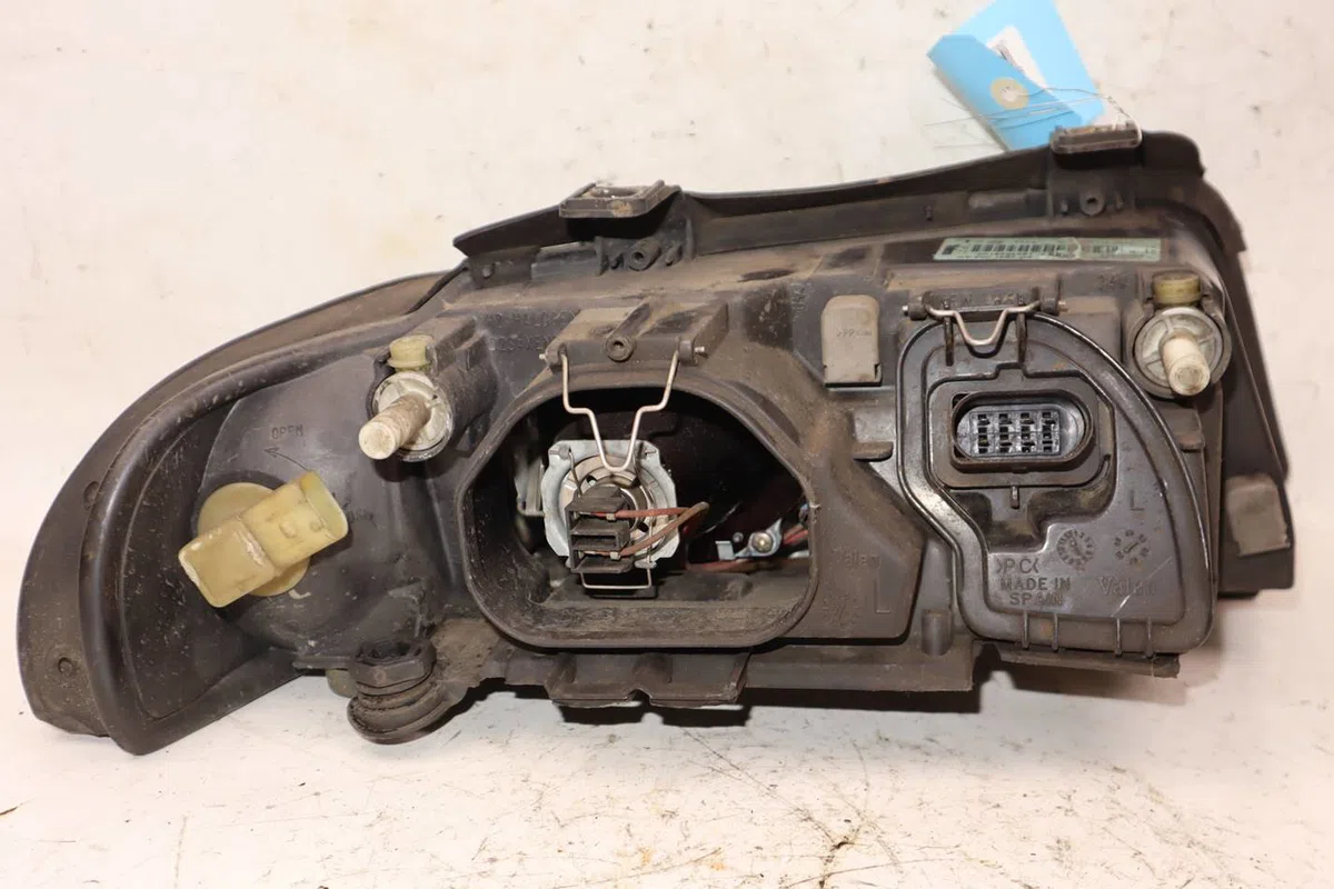 Phare gauche Audi A4 B5 Avant (8D5) 1.9 tdi (1996-2001) occasion