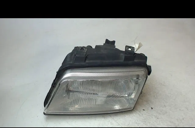 Phare gauche Audi A4 B5 Avant (8D5) 1.9 tdi (1996-2001) occasion