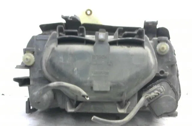 Phare gauche Audi A4 B5 Avant (8D5) 2.5 tdi (1997-2001) occasion