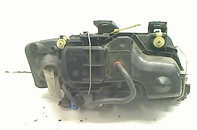 Phare gauche AUDI A6 AVANT QUATTRO 2.5 V6 occasion