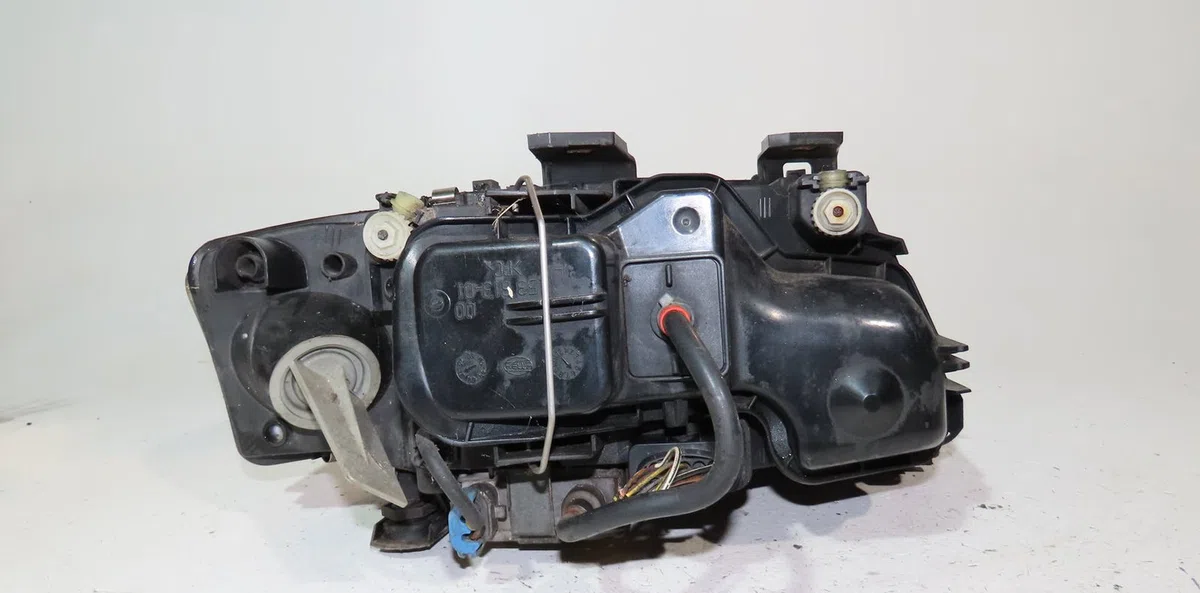Phare gauche Audi A6 C5 Avant (4B5) 2.5 tdi quattro (2000-2005) occasion
