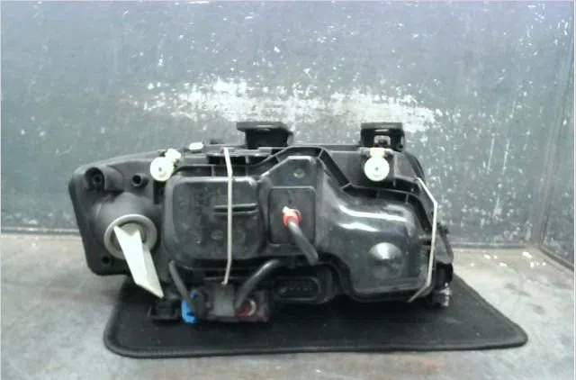 Phare gauche Audi A6 C5 Avant (4B5) 2.5 tdi quattro (2000-2005) occasion