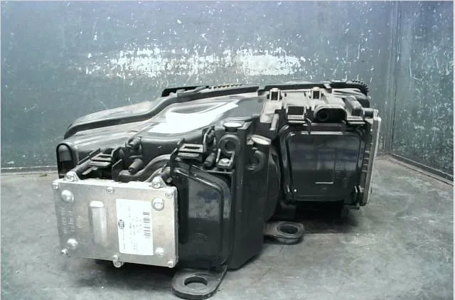 Phare gauche Audi A8 D3 (4E2, 4E8) 4.2 quattro (2002-2010) occasion