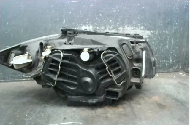Phare gauche Bmw 1 (E87) 118 d (2004-2007) occasion