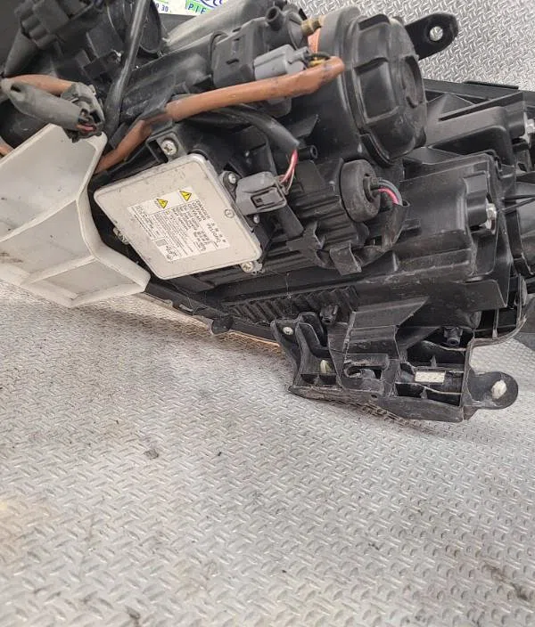 Phare gauche Citroen C-CROSSER (VU_, VV_) 2.2 hdi (2007-2012) 5 portes occasion