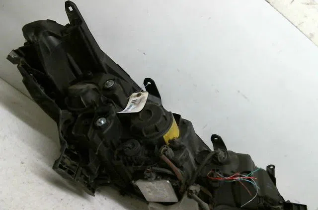 Phare gauche Citroën C-CROSSER (VU_, VV_) 2.2 hdi (2007-2012) 5 portes occasion