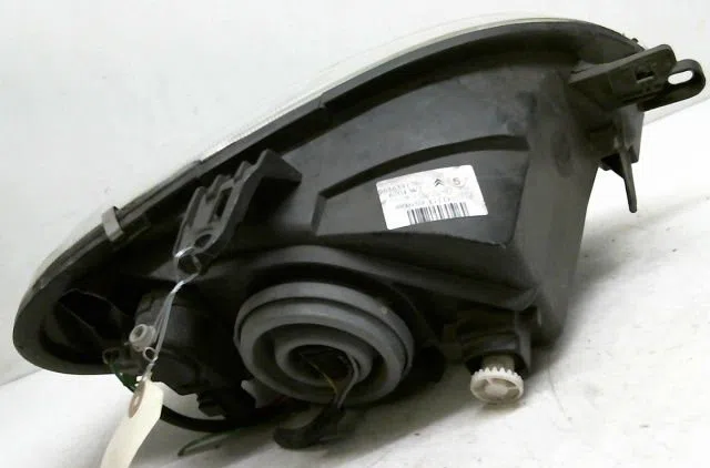 Phare gauche Citroën SAXO (S0, S1) 1.4 vts (1996-2003) occasion
