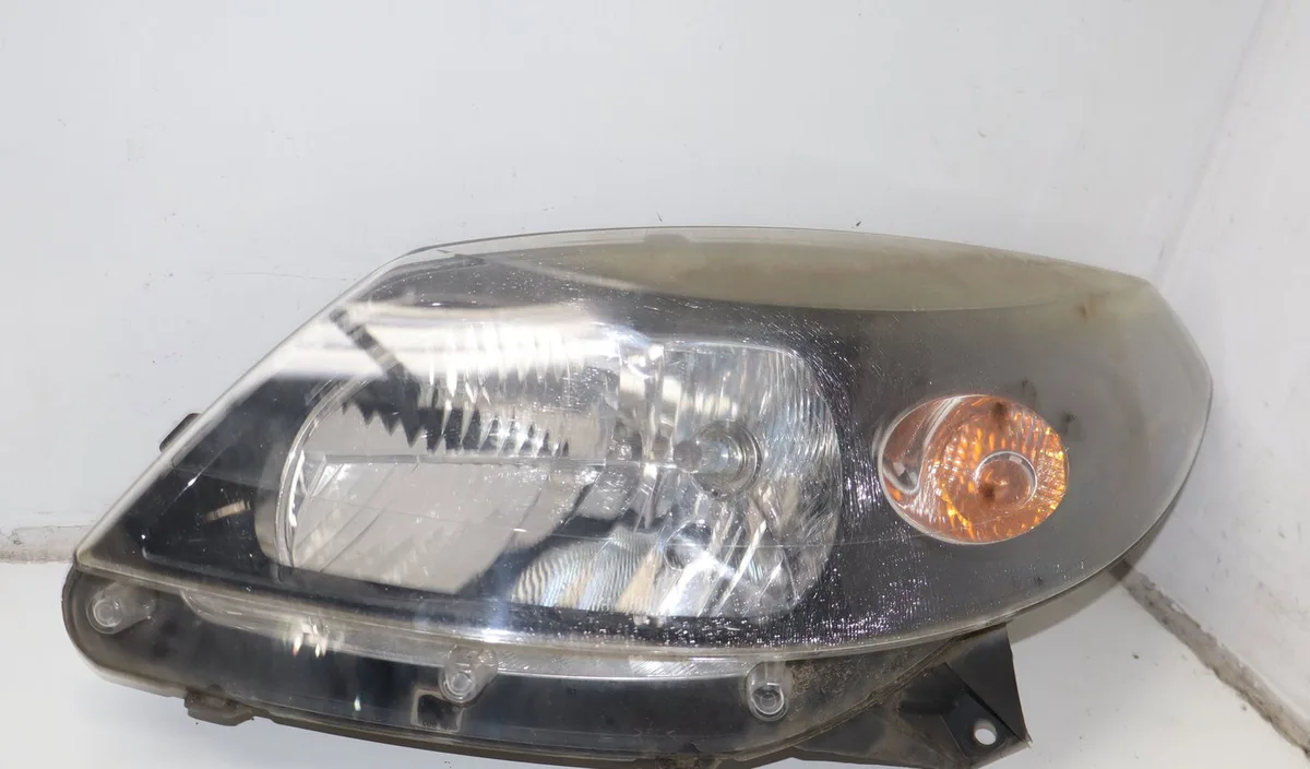 Phare gauche Dacia SANDERO 1.6 16v bifuel (2011) occasion