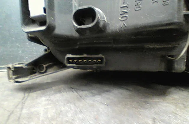 Phare gauche Fiat PUNTO (188_) 1.2 60 (188.030, .050, .130, .150, .230, .250) (1999-2010) occasion