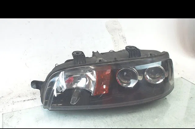 Phare gauche Fiat PUNTO (188_) 1.2 60 (188.030, .050, .130, .150, .230, .250) (1999-2010) occasion
