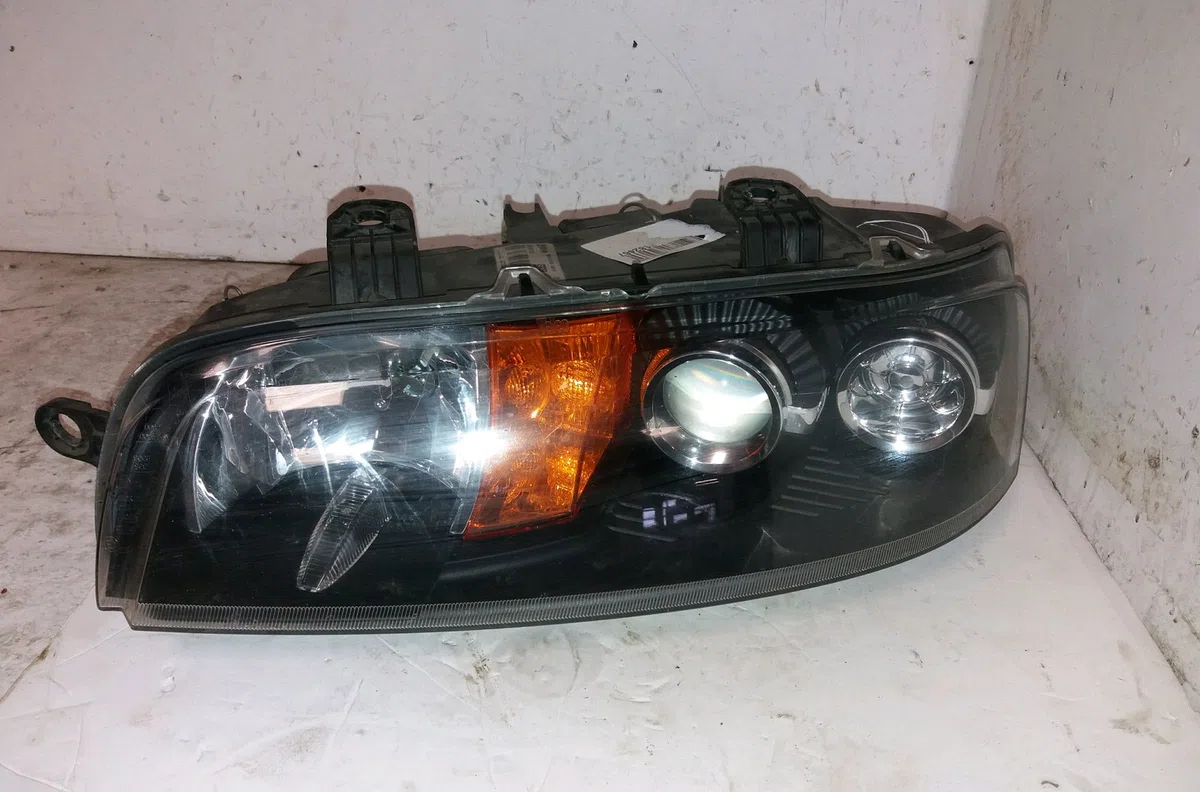 Phare gauche Fiat PUNTO (188_) 1.2 60 (188.030, .050, .130, .150, .230, .250) (1999-2010) occasion