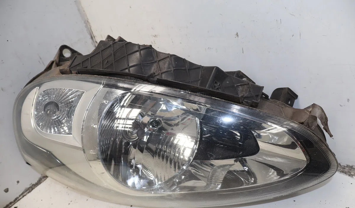 Phare gauche Fiat PUNTO EVO (199_) 1.3 d multijet (199axc1a, 199bxc1a, 199axt1a, 199bxt1a) (2009-2012) 3 portes occasion