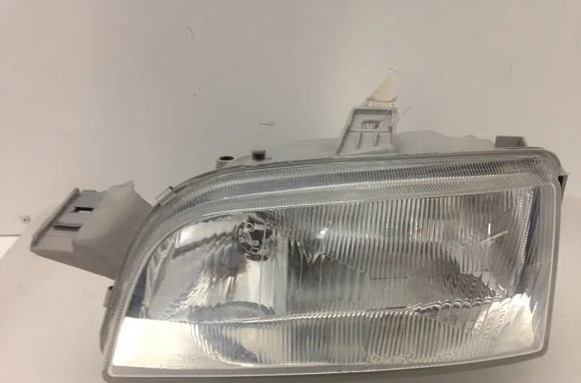 Phare gauche FIAT PUNTO I 1996 occasion