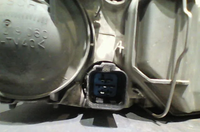 Phare gauche Ford COURIER Camionnette-Monospace (J5_, J3_) 1.8 d (1996-2002) occasion