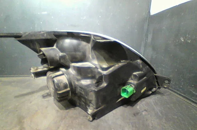 Phare gauche FORD FIESTA 2003 occasion