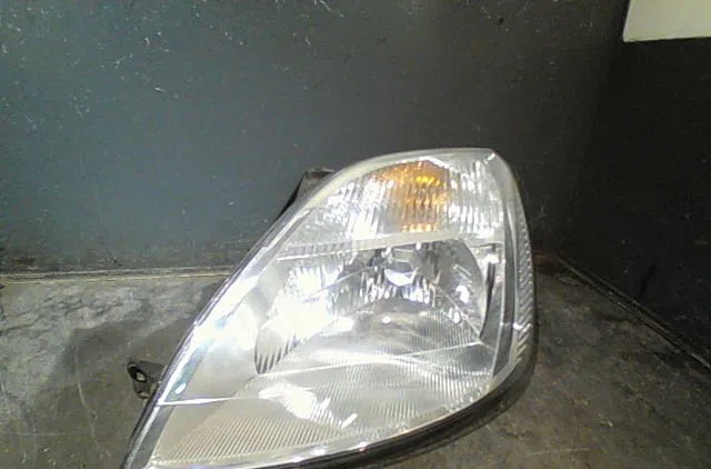 Phare gauche FORD FIESTA 2004 occasion