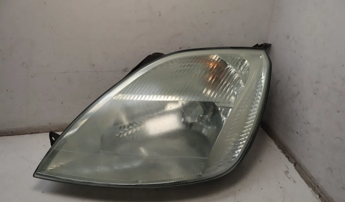 Phare gauche Ford FIESTA V (JH_, JD_) 1.6 tdci (2004-2008) occasion