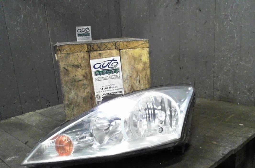 Phare gauche FORD FOCUS 1  FOCUS 1 occasion