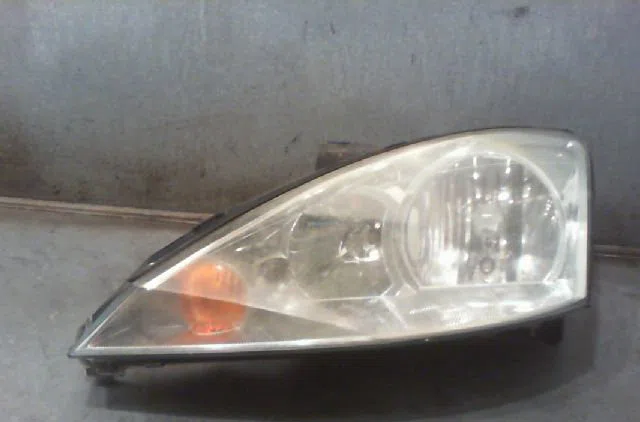 Phare gauche FORD FOCUS 2001 occasion