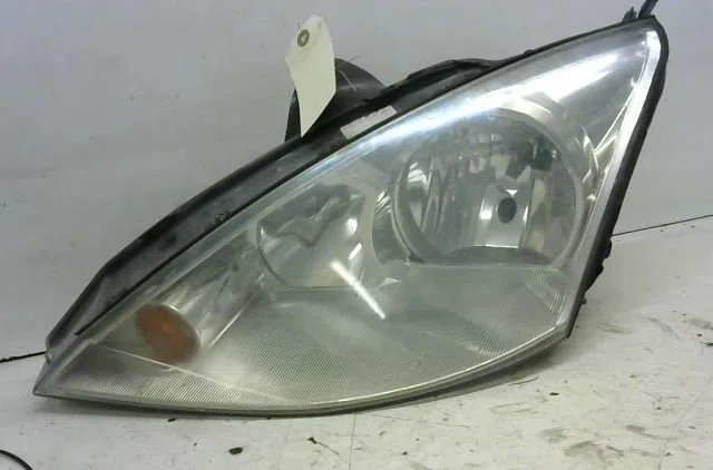 Phare gauche FORD FOCUS CLIPPER GHIA occasion