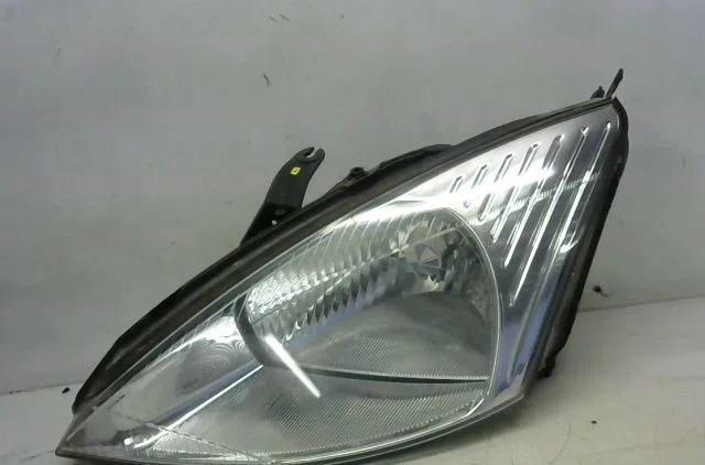 Phare gauche Ford FOCUS I A trois volumes (DFW) 1.6 16v (1999-2004) occasion