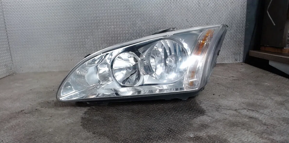 Phare gauche Ford FOCUS II A trois volumes (DB_, FCH, DH) 2.0 tdci (2005-2012) occasion
