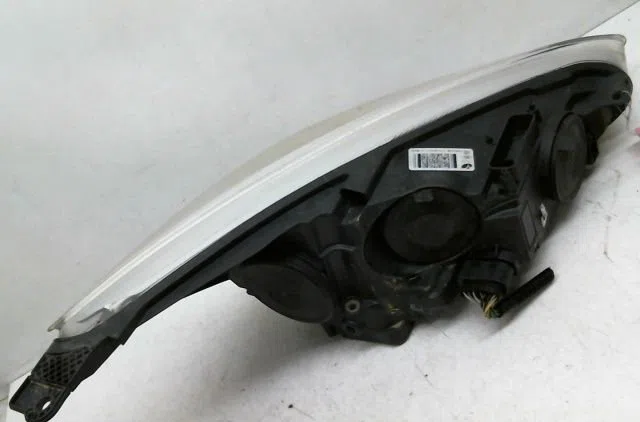 Phare gauche Ford FOCUS III Turnier 1.6 tdci (2010) occasion