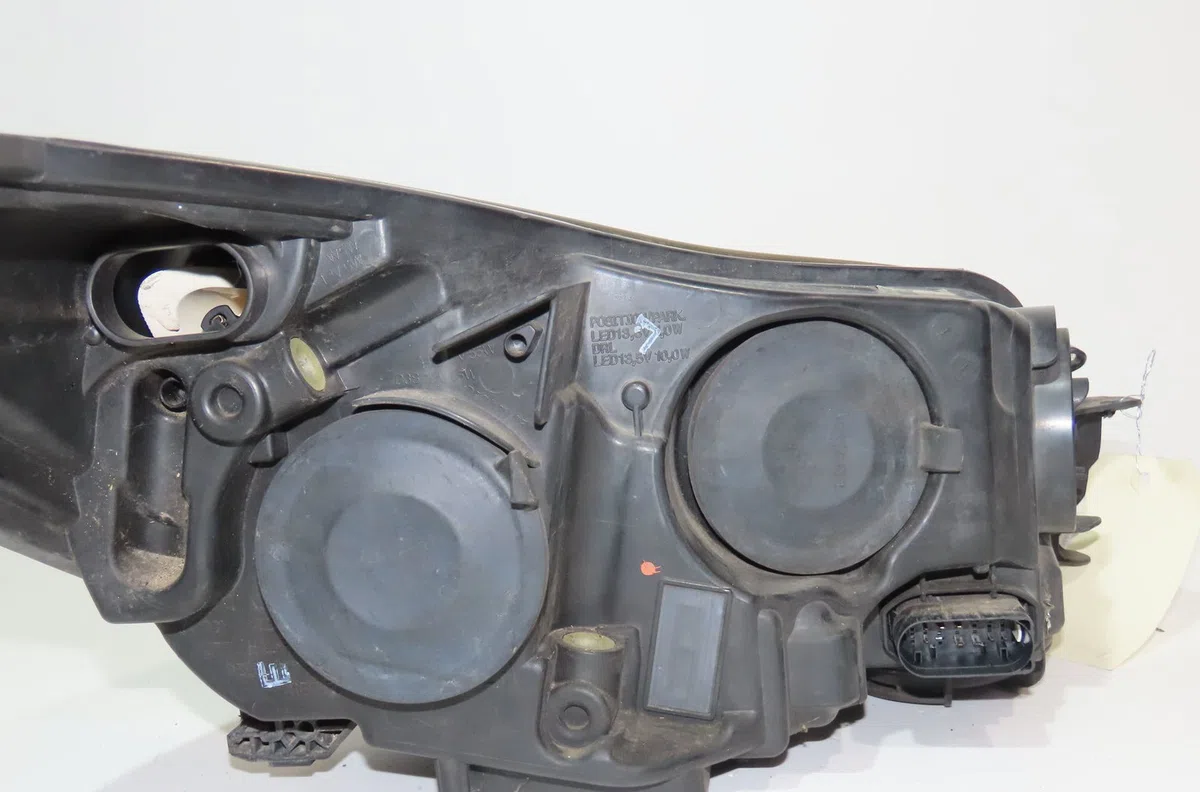 Phare gauche Ford FOCUS III Turnier 2.0 tdci (2010) occasion