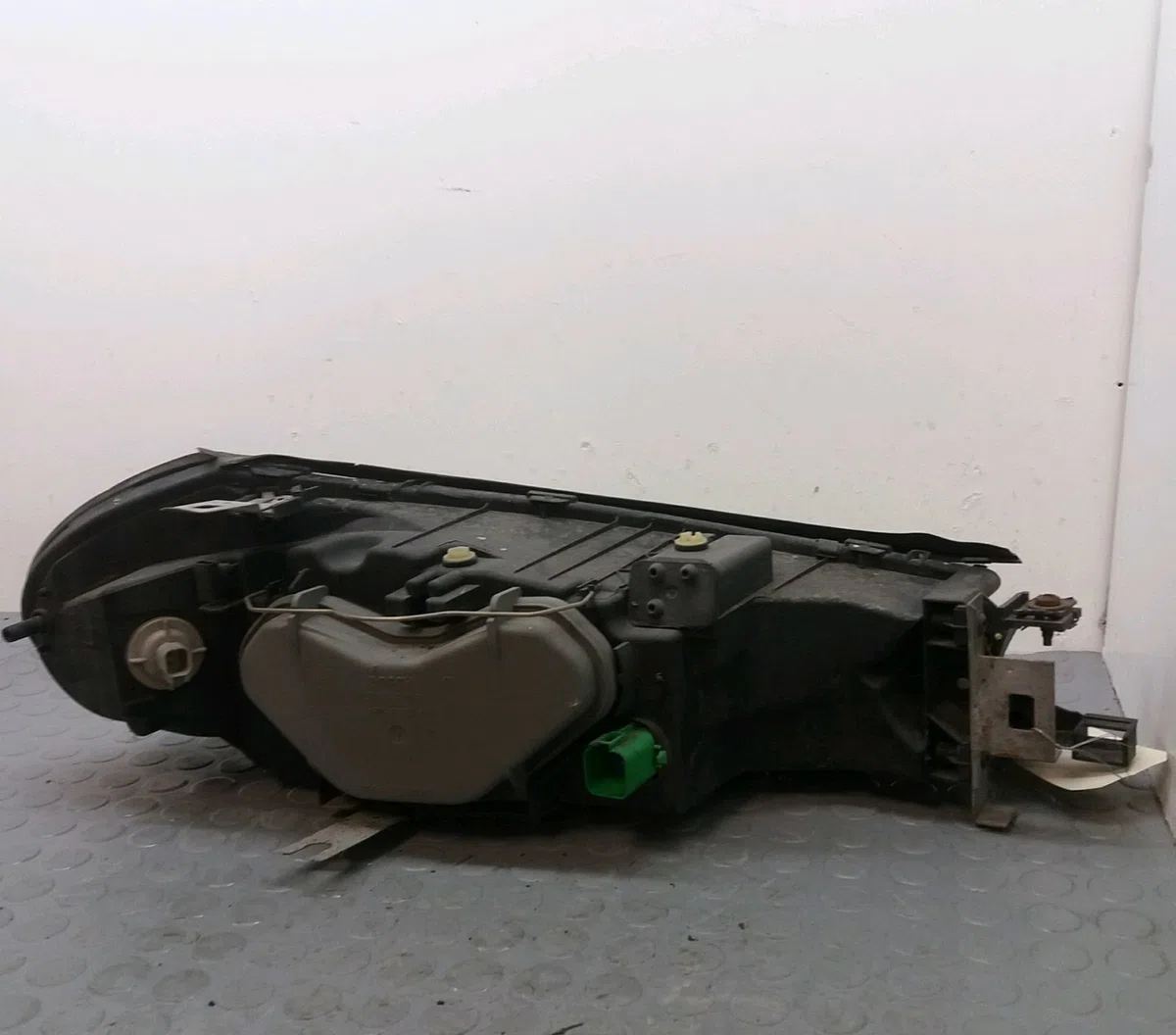 Phare gauche Ford MONDEO II (BAP) 1.8 td (1996-2000) 5 portes occasion