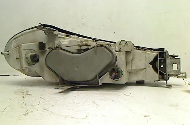 Phare gauche Ford MONDEO II Clipper (BNP) 1.8 i (1996-2000) occasion