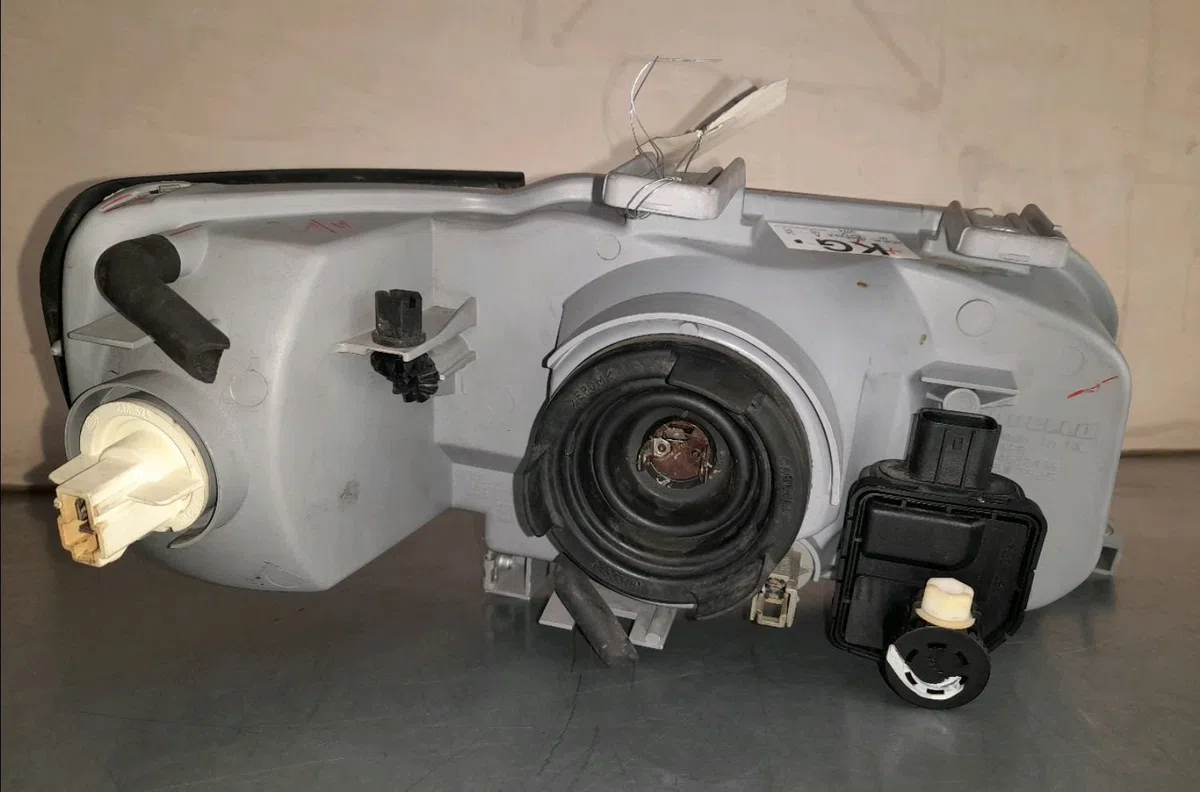 Phare gauche Honda CIVIC VI Fastback (MA, MB) 1.4 i (ma8, mb2) (1995-2001) occasion